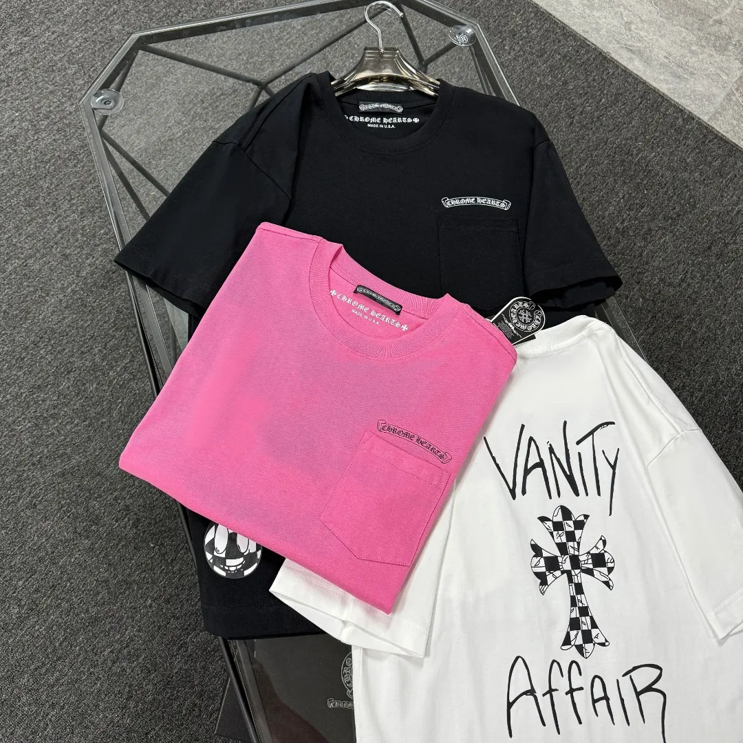 P170 Chrome Hearts Chrome Hearts 25 high version. The fabric is made of 300 grams of high-density cotton. It does not deform or shrink. It has three labels. It is the same style for men and women. Technology: digital printing. Color: white, black, pink. SIZE: S-XL